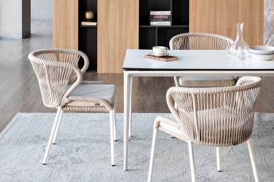 "Малага" обеденная группа на 4 персоны со стульями "Милан", каркас белый, роуп бежевый